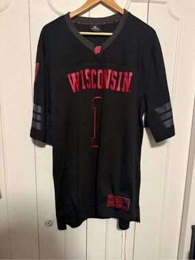 Colosseum Black and Red Wisconsin Badgers #1 Logo Sweatshirt